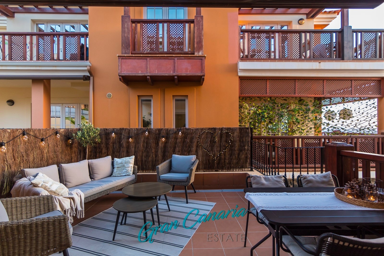 Nydelig kveldsstemmning på terrassen Galleribilde