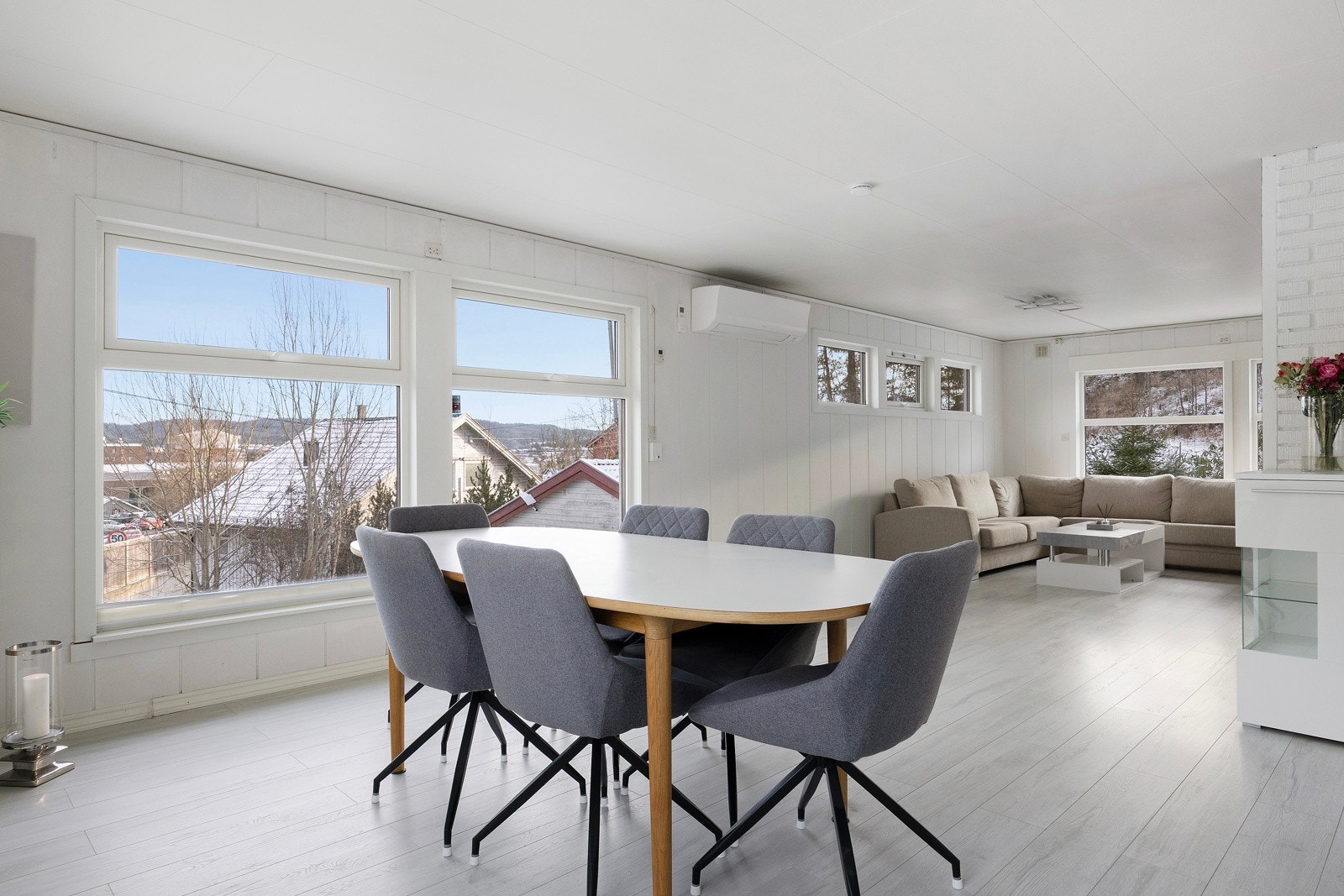 Fra spisplassen er det fin utsikt. Galleribilde