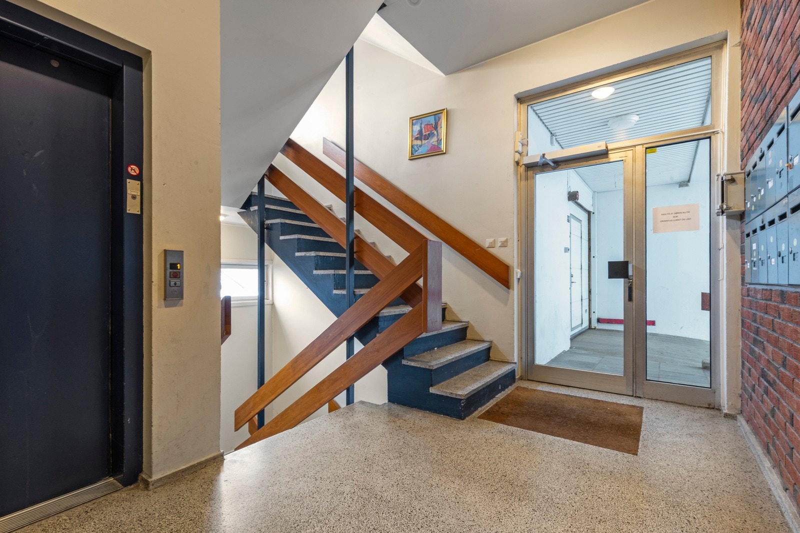 Fellesareal/inngangsparti. Det er heis i bygget! Galleribilde