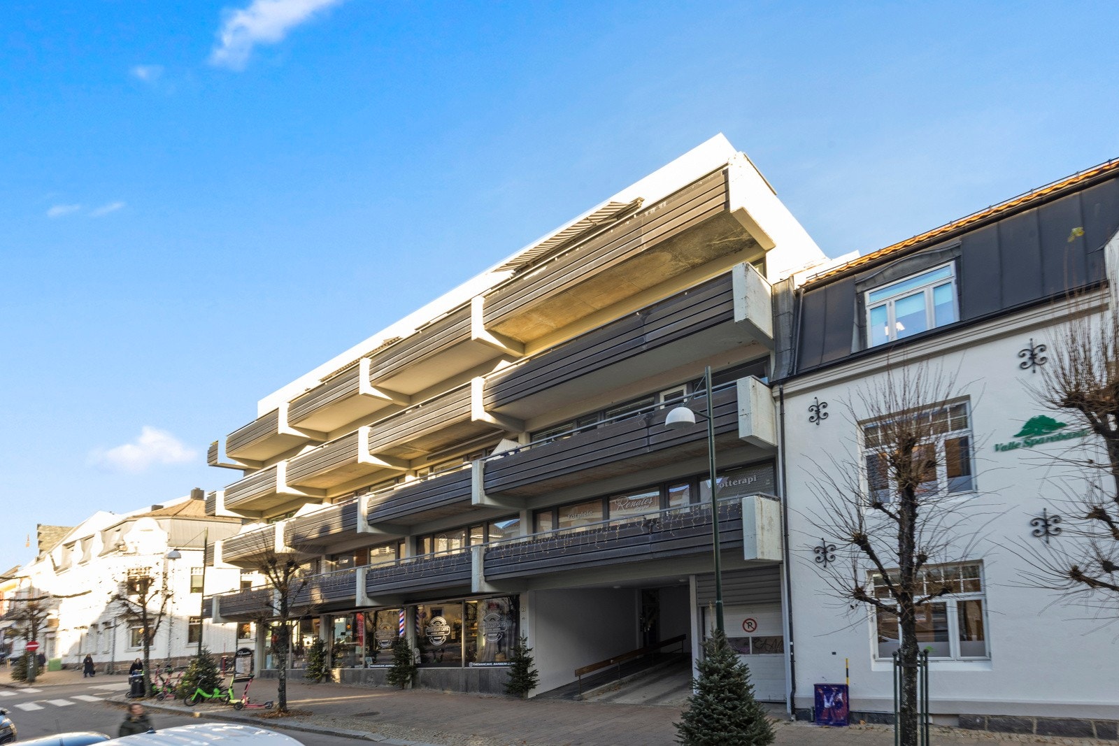 Fasaden fra Markens gate - som bader i sol på ettermiddag- og kveldstid Galleribilde