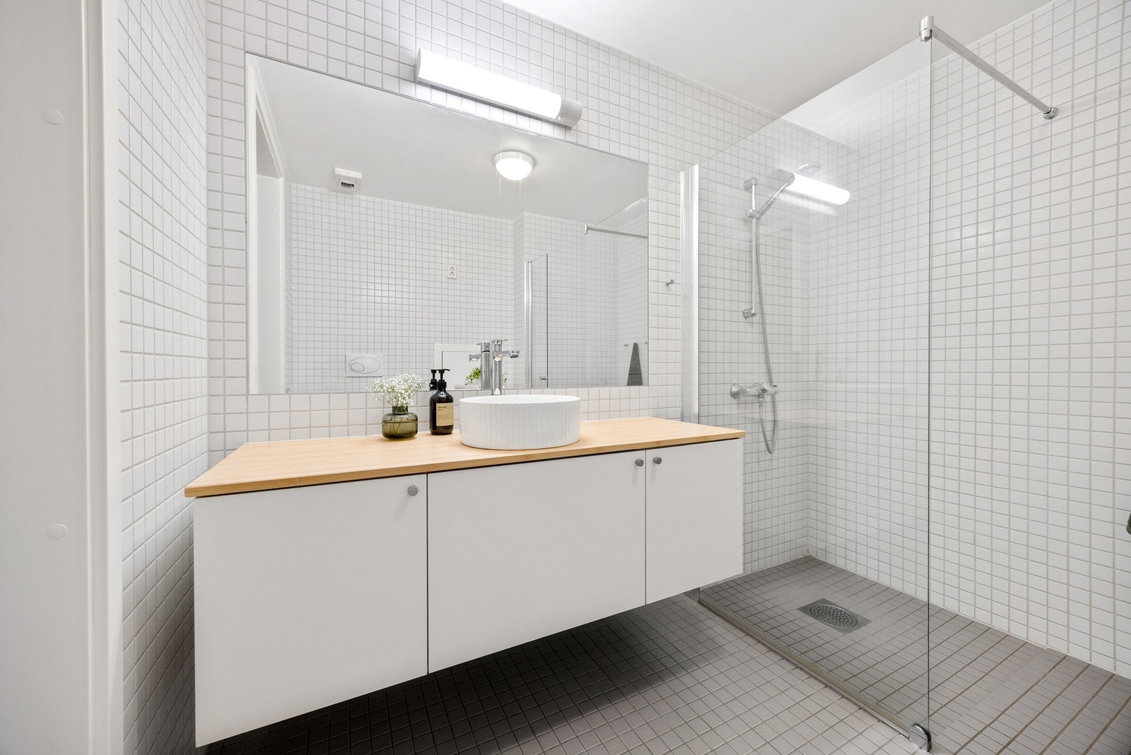 Opplegg for vaskemaskin og tørketrommel. Galleribilde