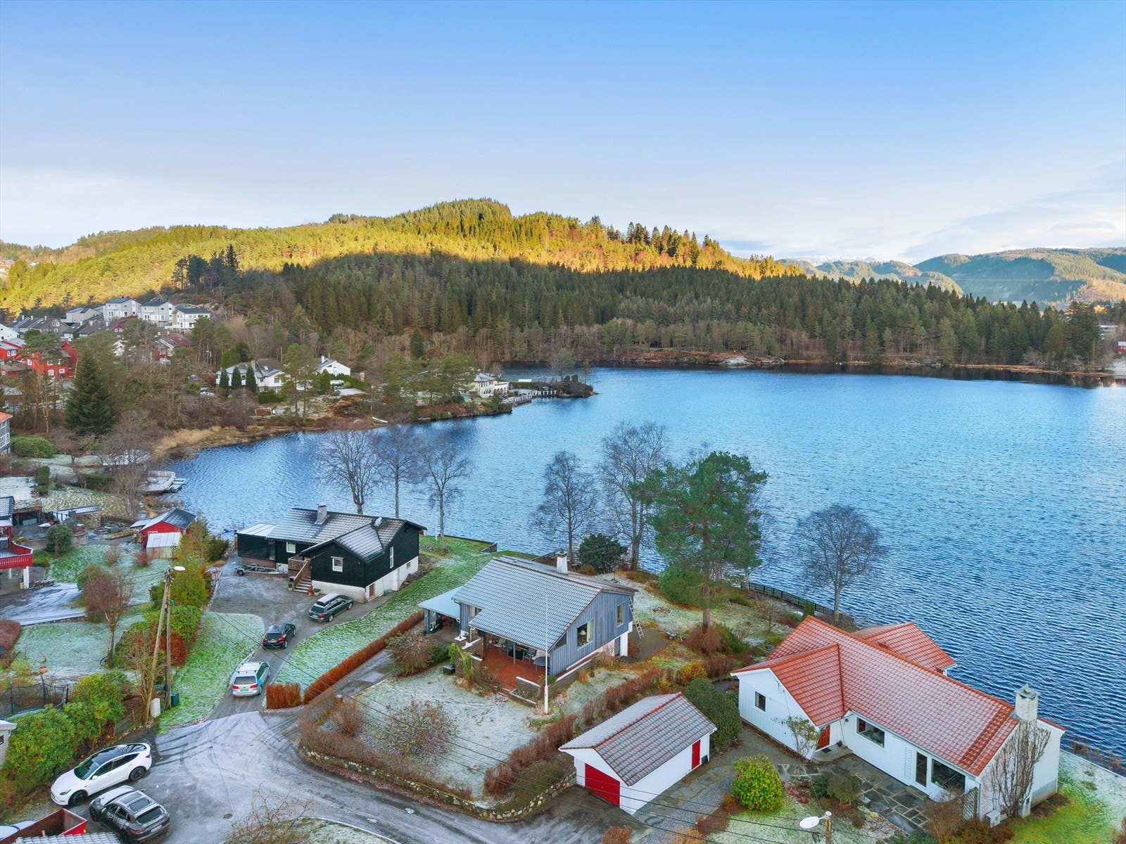 Eiendomsmegler Torbjørn Wolff-Hansen har gleden av å presentere Smedsvikneset 10. Galleribilde