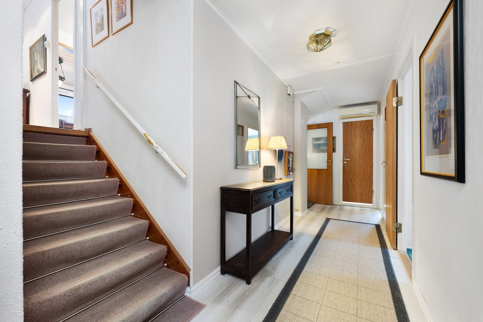 Varmepumpen i gangen over badet. Galleribilde