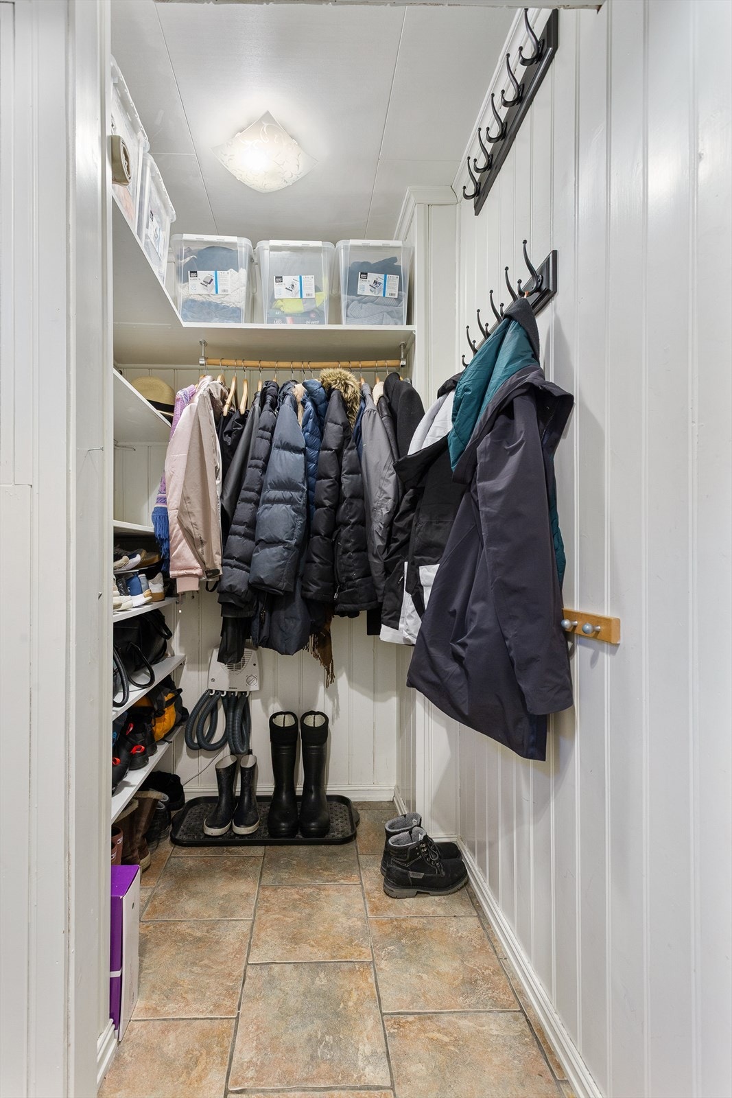 Plass til å henge fra seg yttertøy Galleribilde