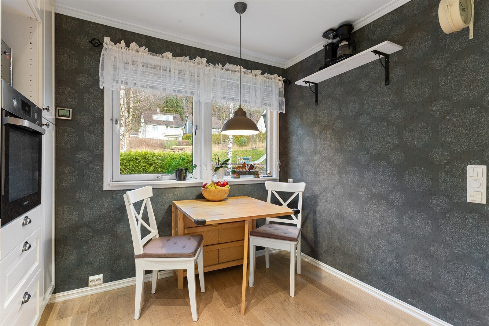 Fin spiseplass på kjøkkenet Galleribilde