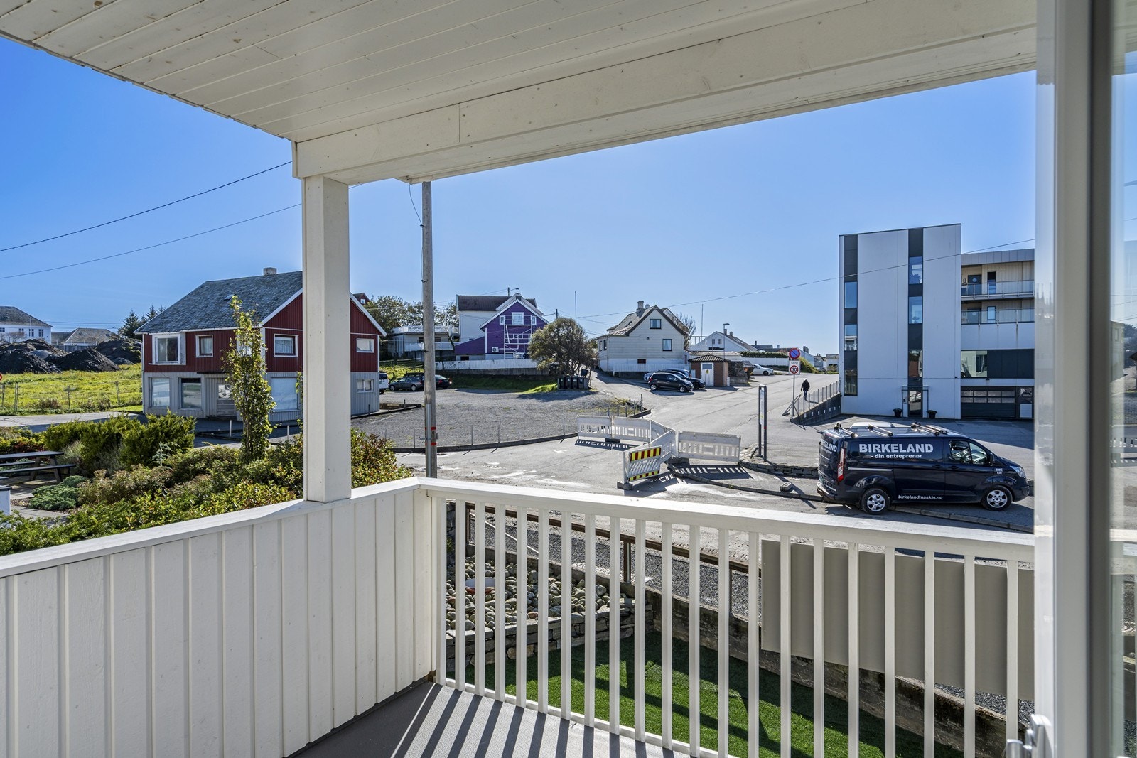 Pen, sørvendt balkong perfekt for fine dager. Galleribilde