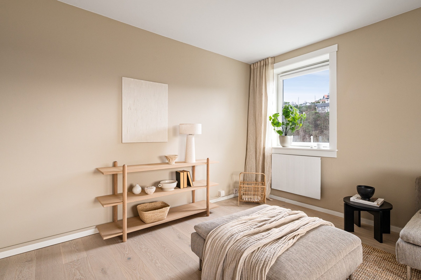 Flott utsyn og lite innsyn i leiligheten. Galleribilde