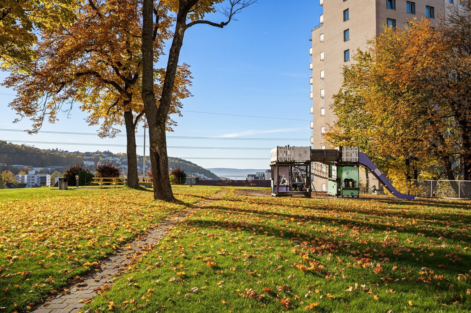 Sjarmerende og rolige fellesarealer med fjordutsikt! Galleribilde