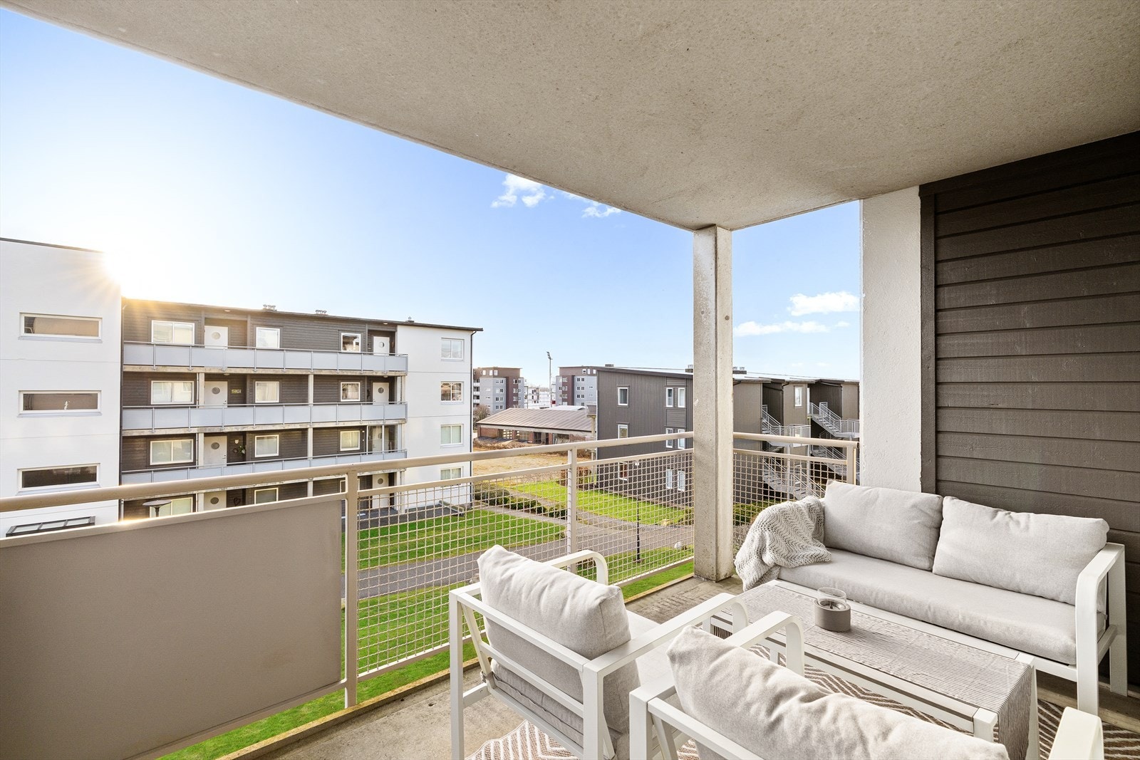 Sør-vendt leilighet med livsløpsstandard. Parkering i lukket anlegg med heis Galleribilde