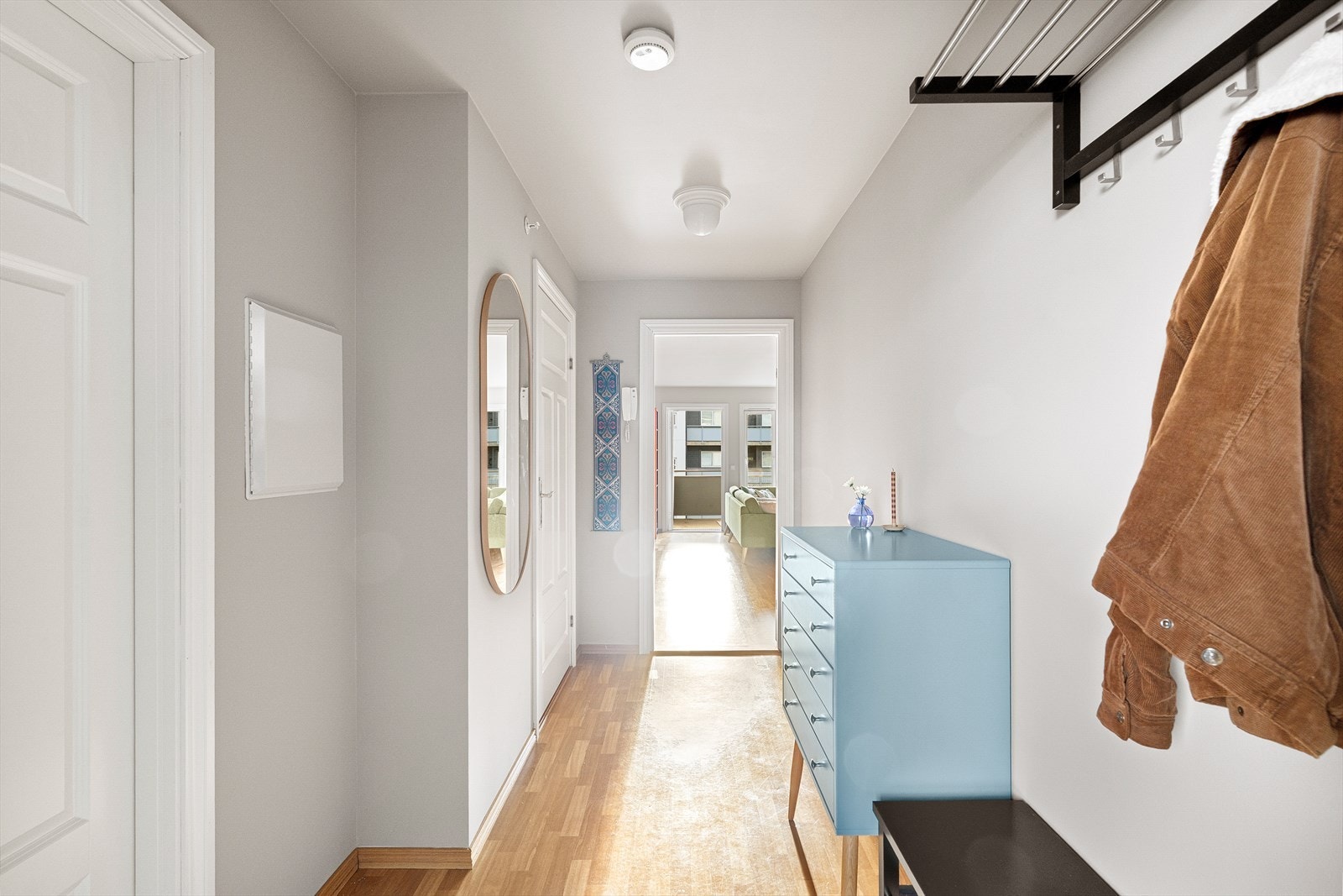 Fra gangen er det tilkomst til bod, bad og stue/kjøkken Galleribilde