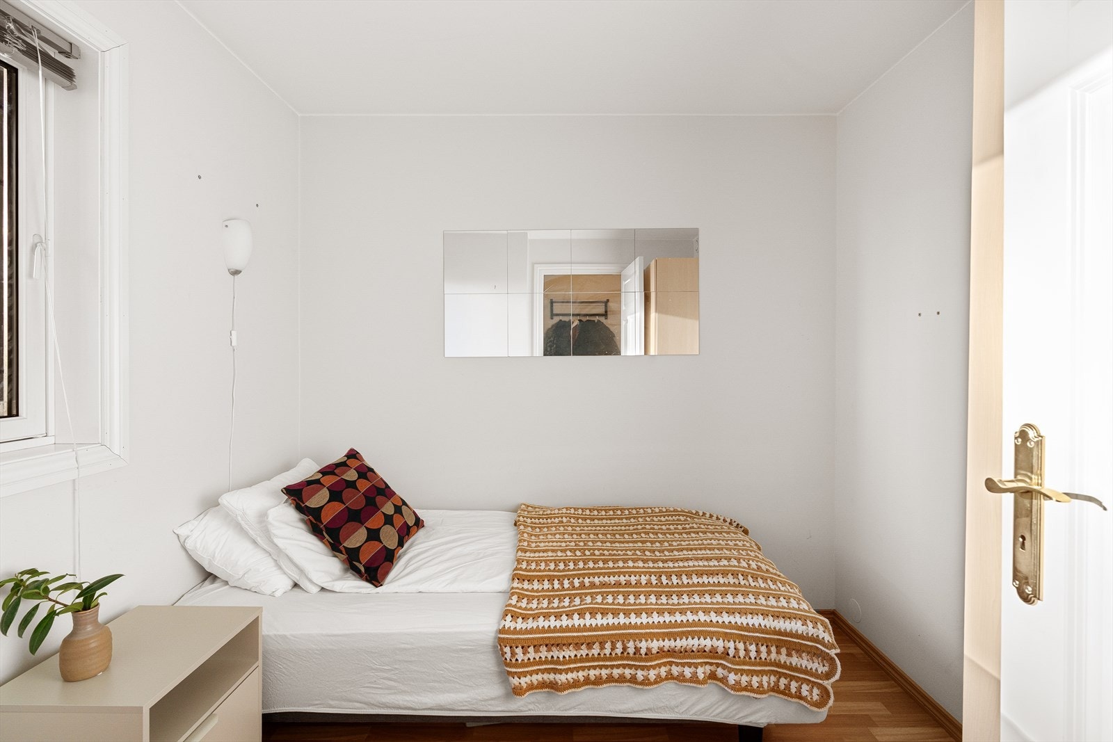 Blokken ble bygget med datidens krav til innvendig bod, og dermed inneholder leiligheten en stor bod på 6 m² Galleribilde