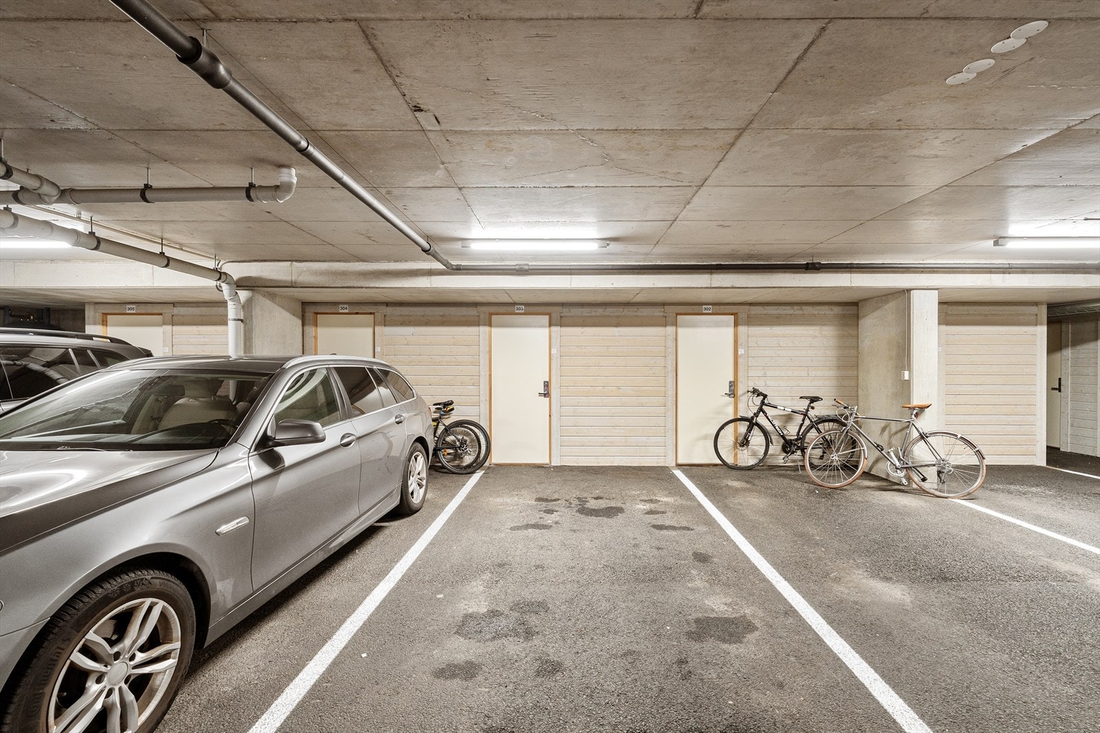 Parkering med tilhørende bod i parkeringsanlegg Galleribilde