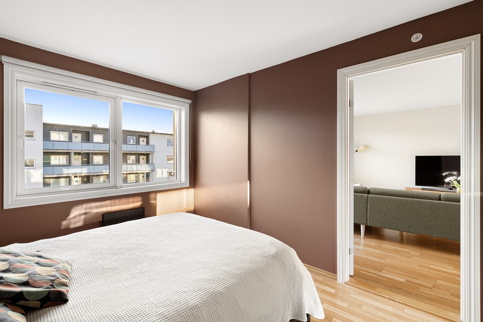 Rommet er malt i delikat fargevalg Galleribilde