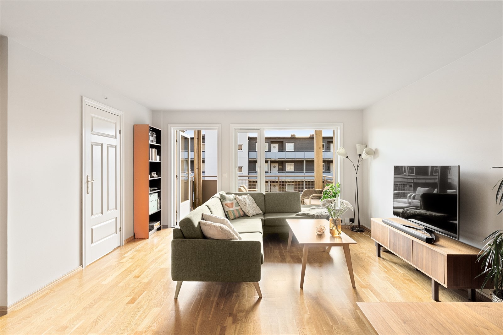 Fra stuen er det tilkomst til soverommet Galleribilde