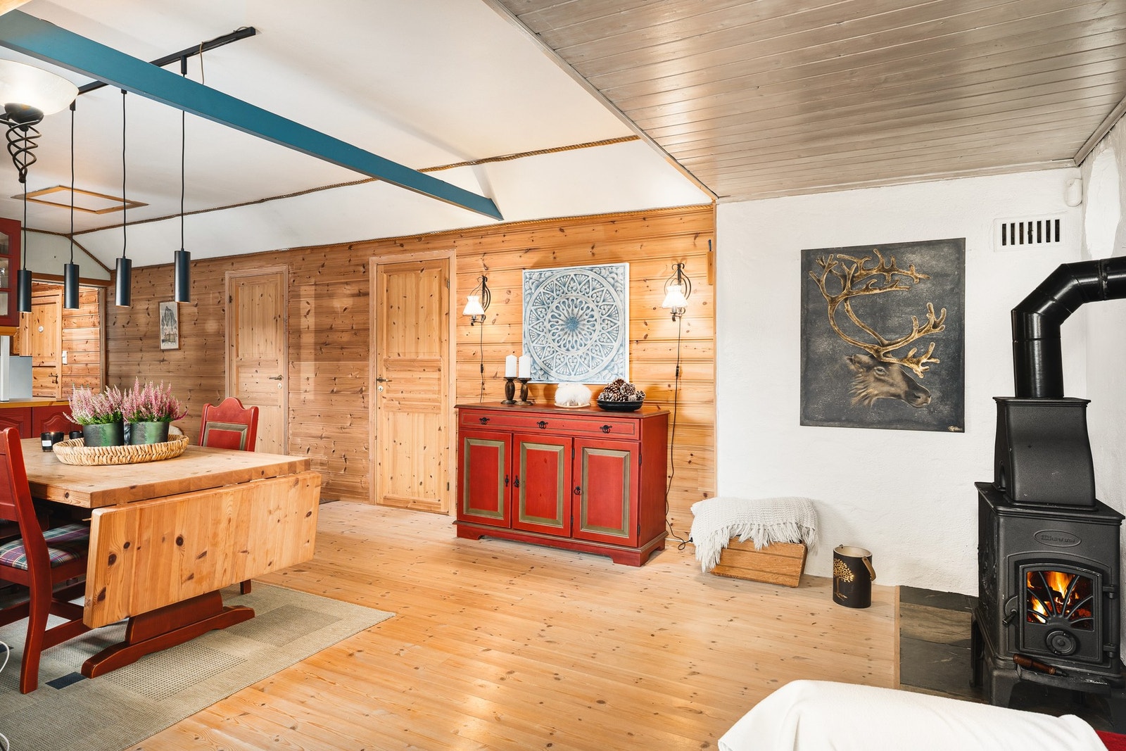 Vedovnen i stål sørger for varme og stemning på kalde vinterdager. Galleribilde