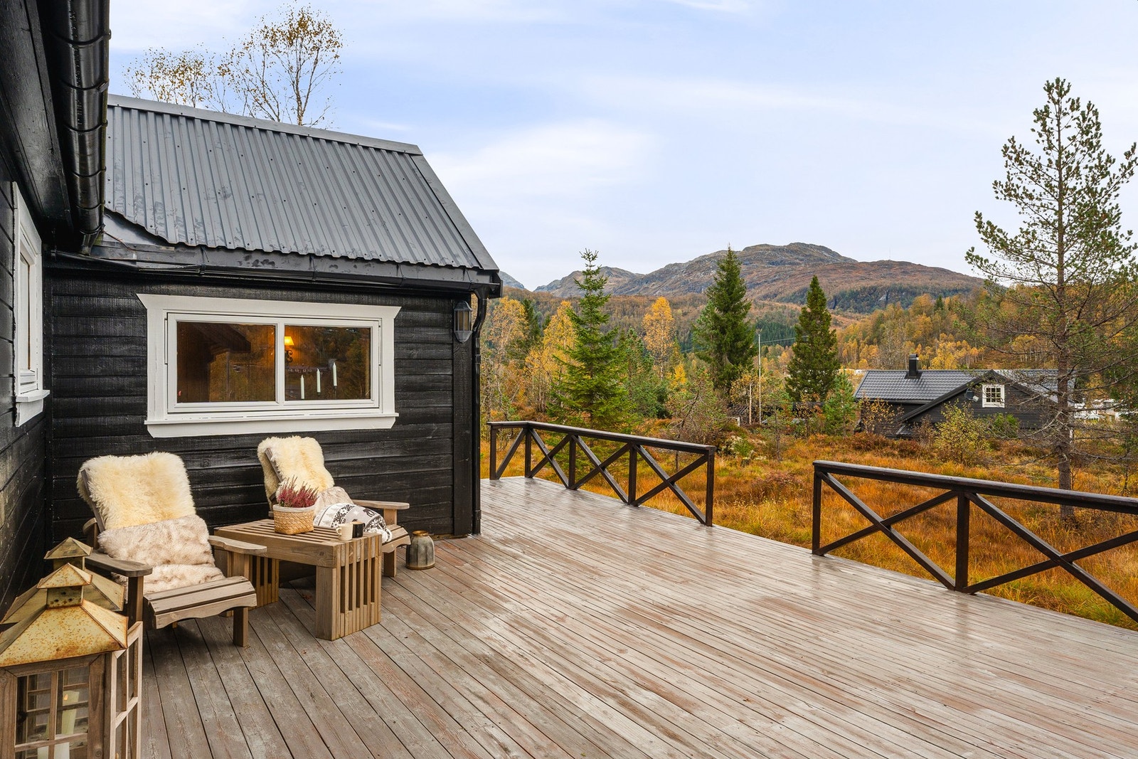 Enten du er ute etter en aktiv ferie eller bare ønsker å slappe av og nyte den vakre naturen, vil denne eiendommen gi deg en flott ramme for ditt opphold. Galleribilde