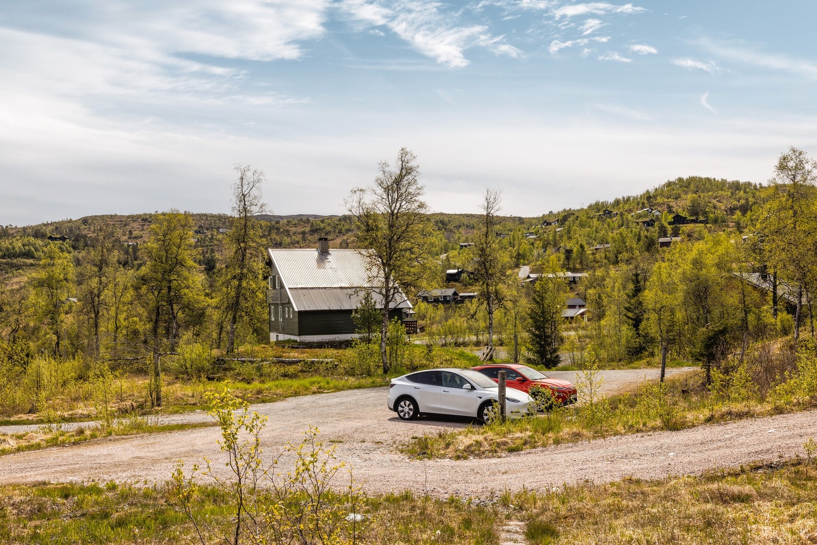 Fra helårsparkeringen er det ca. 70 meter til hyttedøren. Galleribilde