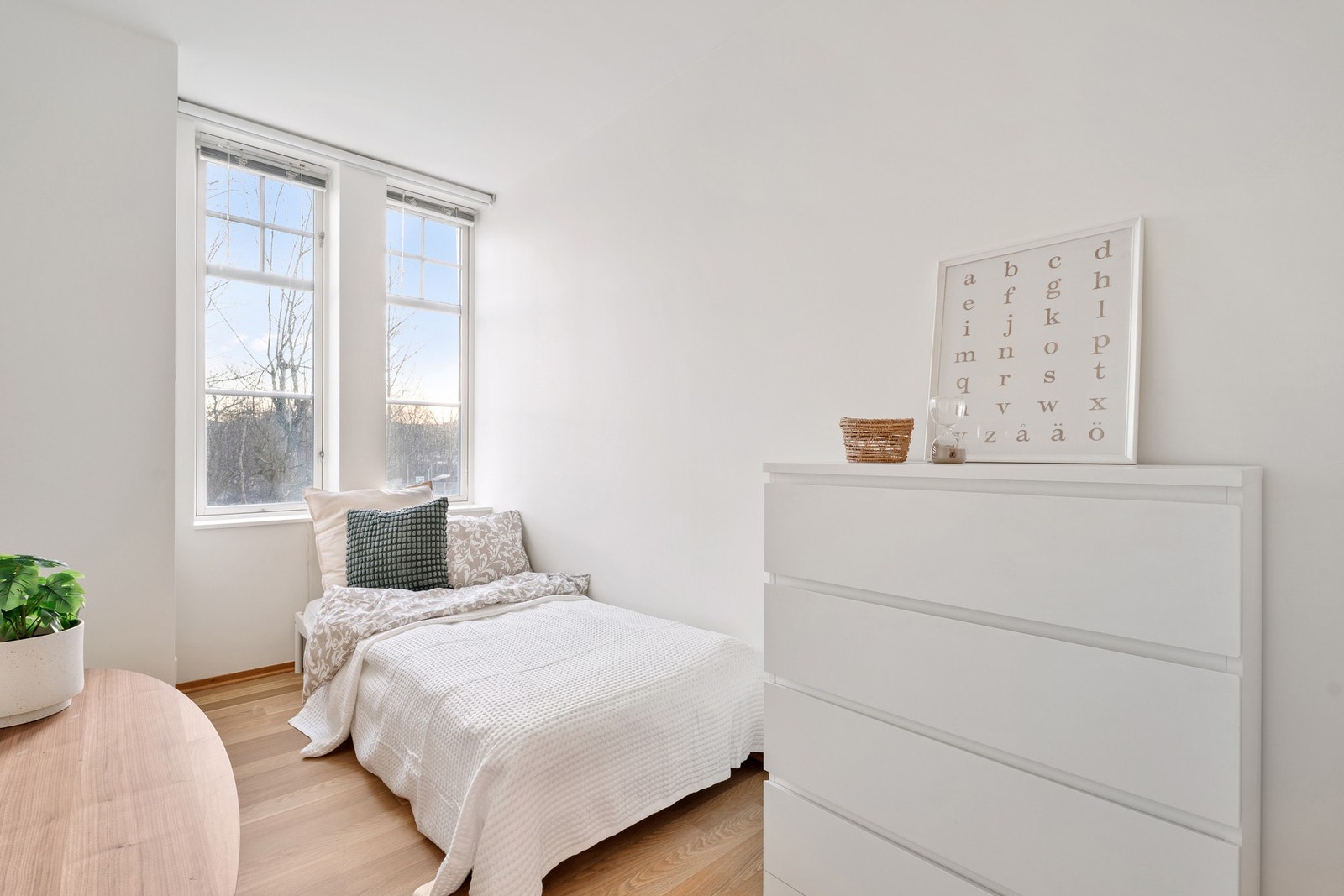 Soverom 2 har god plass til seng og garderobeløsning. Galleribilde