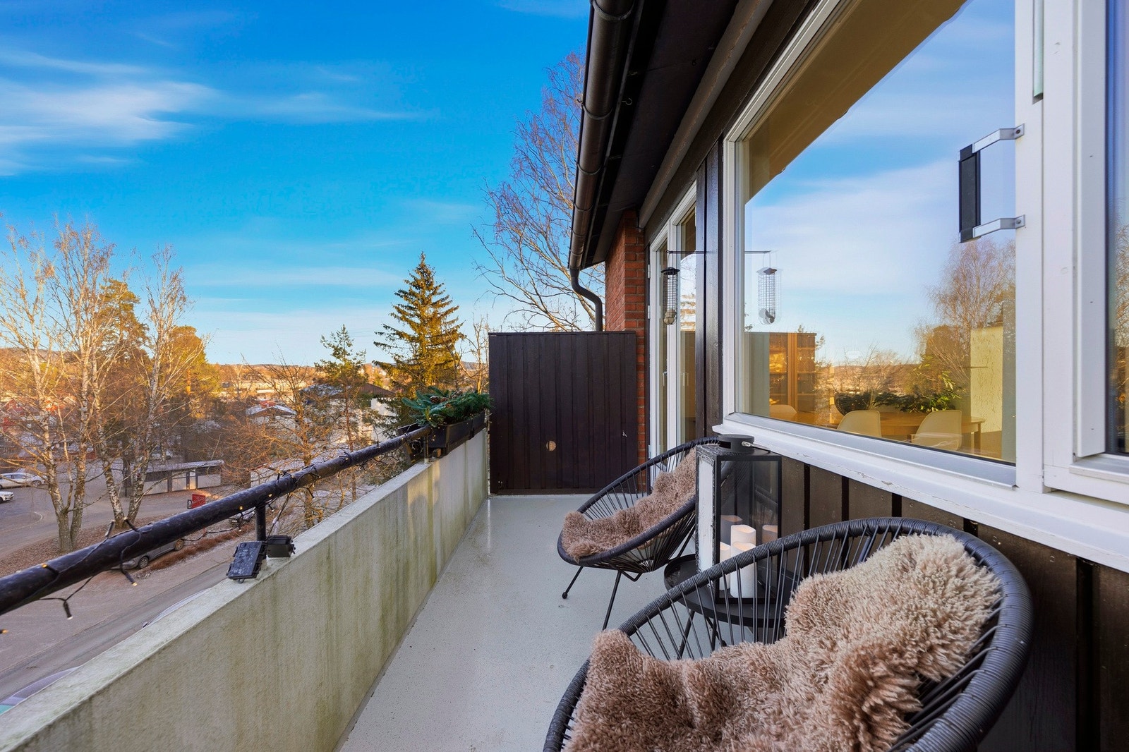 Her er det god plass til en koselig sittegruppe hvor utsikten kan nytes. Galleribilde