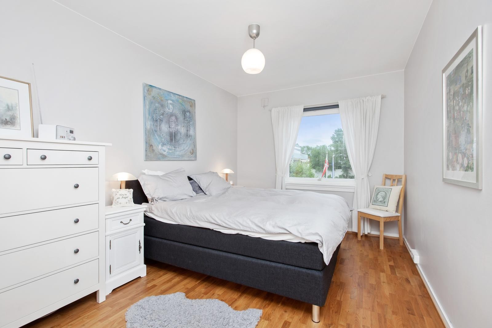 Hovedsoverom med walk-in closet Galleribilde