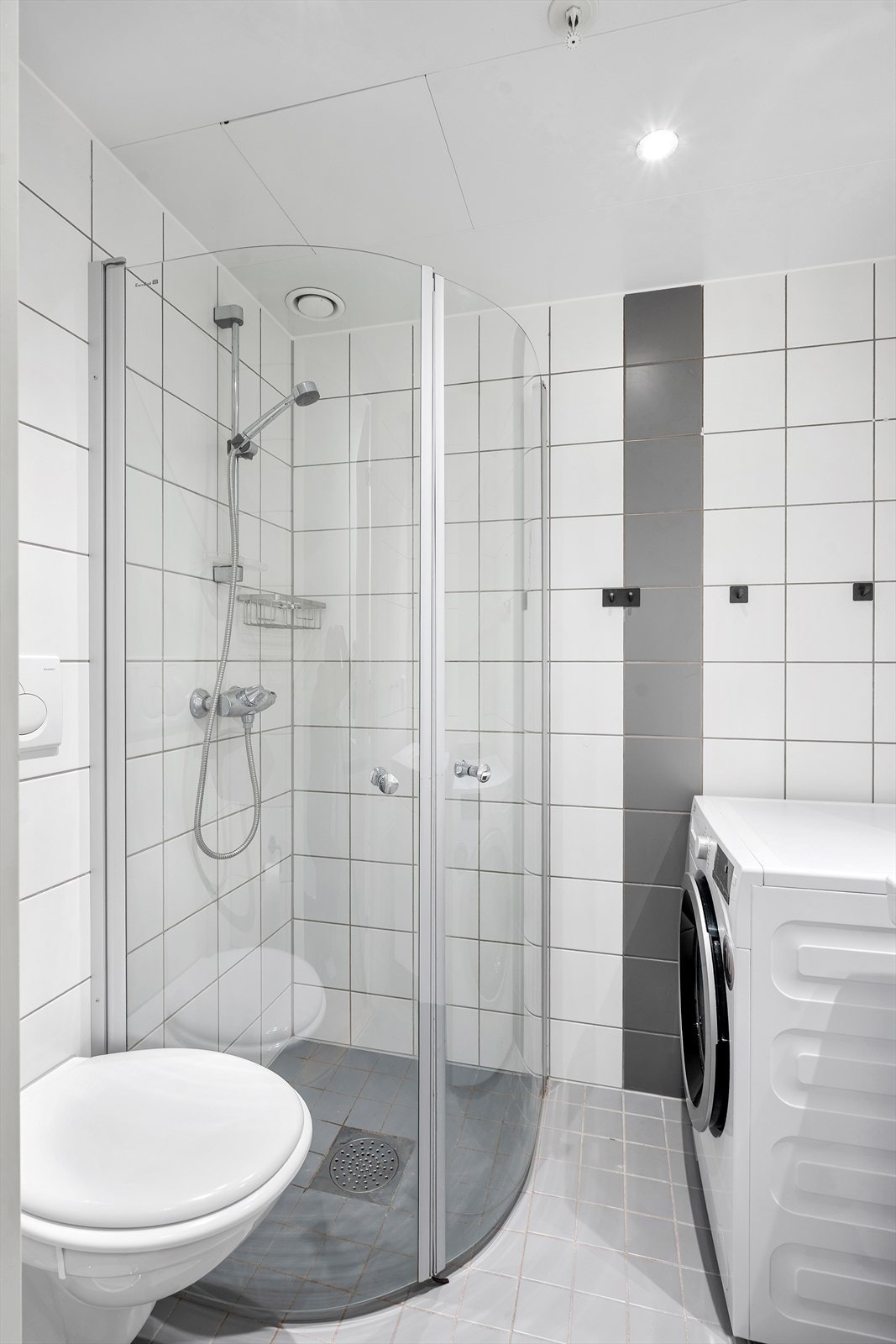 Utstyrt med moderne innredninger, samt opplegg for vaskemaskin. Galleribilde