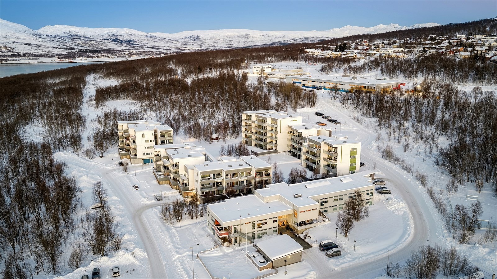 Umiddelbar nærhet til lysløypa og flotte turområder. Galleribilde