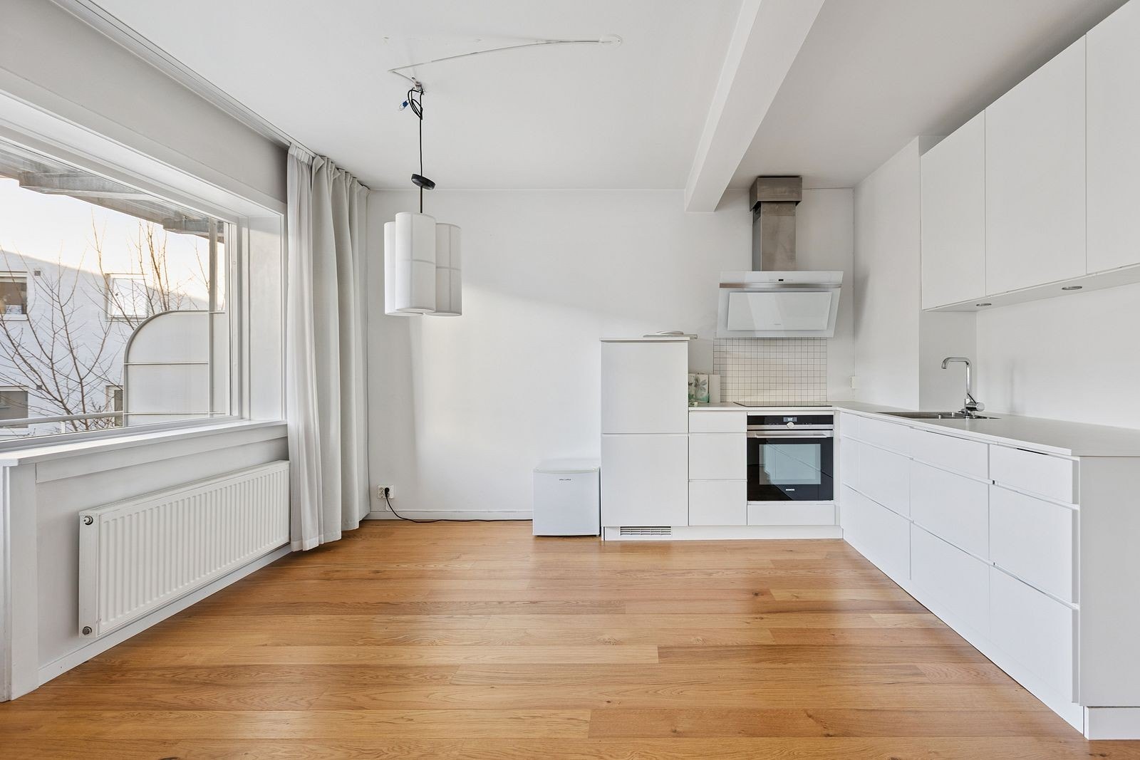 Dette er en flott 3-roms med oppvarming og varmtvann inkludert. Galleribilde