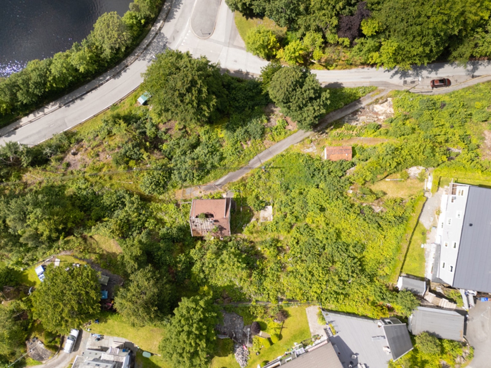 Tilleggstomt har oppført en garasje, denne er også kondemnerbar. Galleribilde