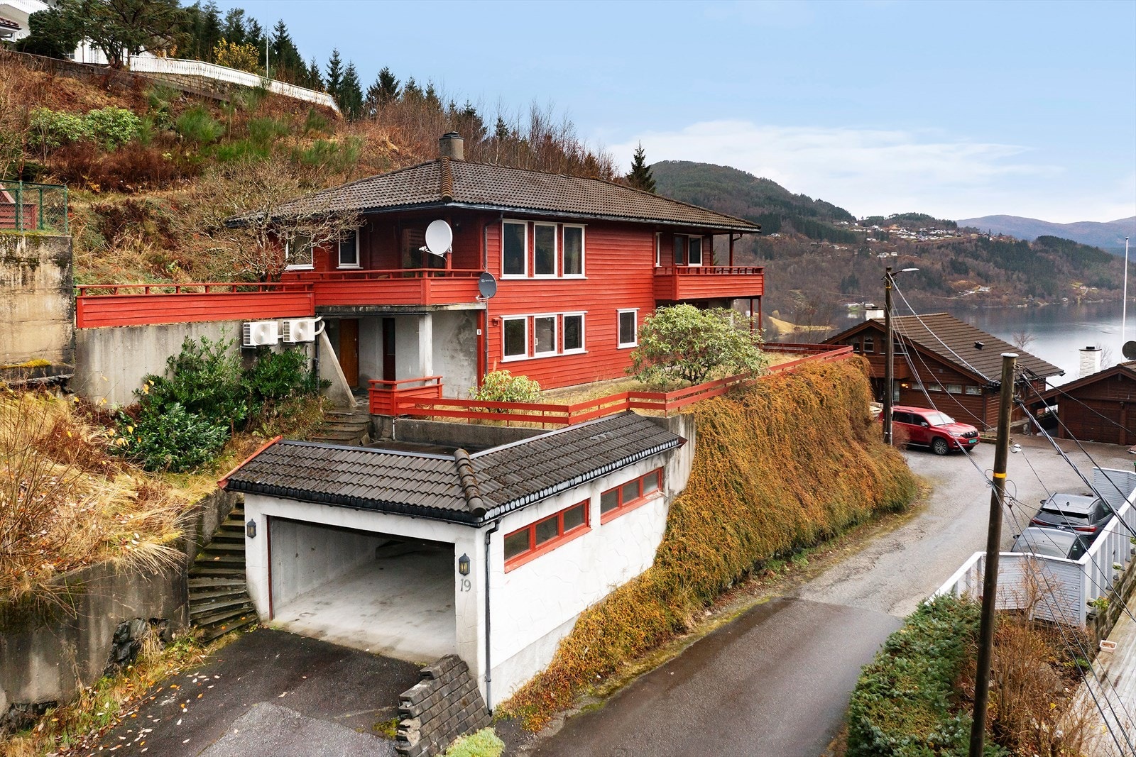 Velkommen til Kvernberget 19 - Enebolig med 2-roms utleiedel og garasje Galleribilde