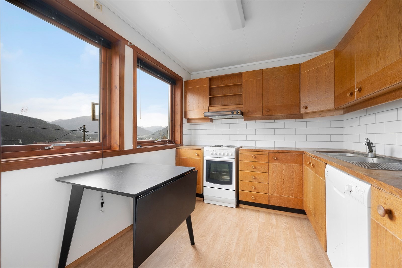 Leiligheten er for tiden utleid for kr 8.200,- pr måned inkludert internett. Det er avtalt 2 måneders oppsigelsestid. Galleribilde