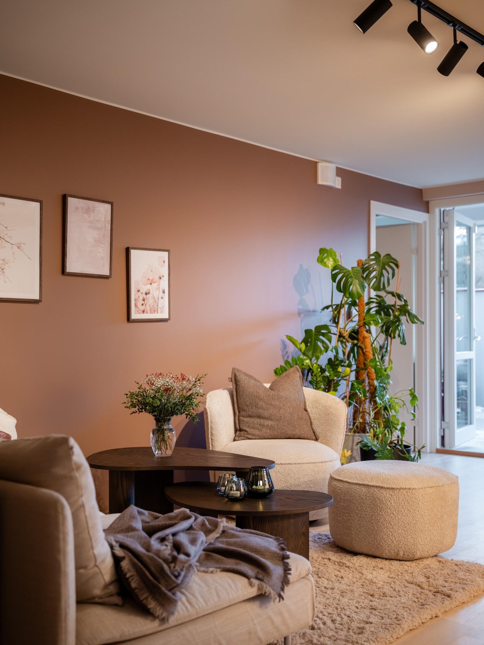 Leiligheten har også balansert ventilasjon og elektrisk gulvvarme i entré, stue/kjøkken, begge soverom og på bad. Galleribilde