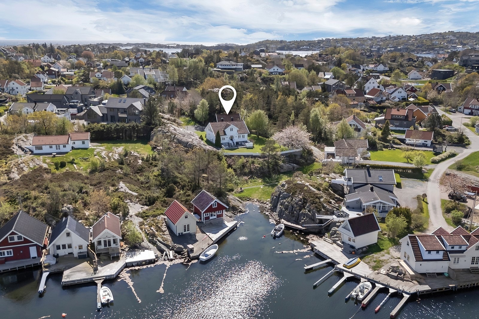 Dette er et flott Sørlandshus med unik beliggenhet Galleribilde