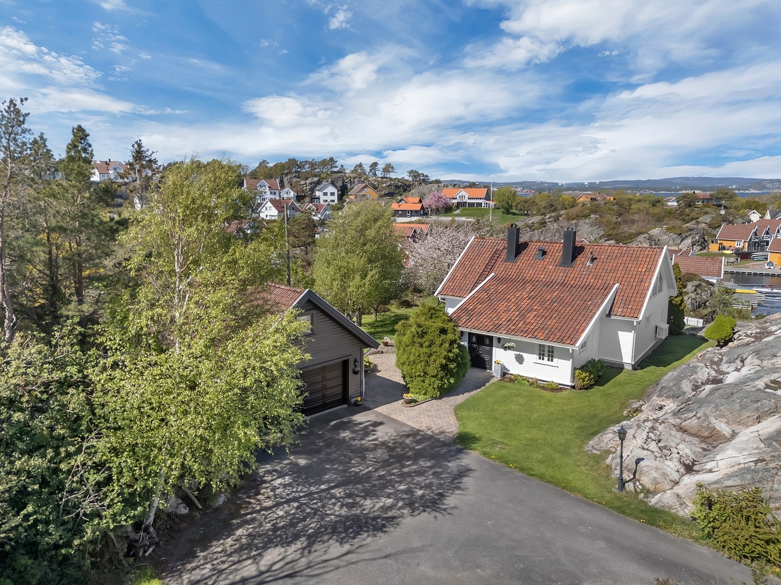 Romslig naturtomt Galleribilde