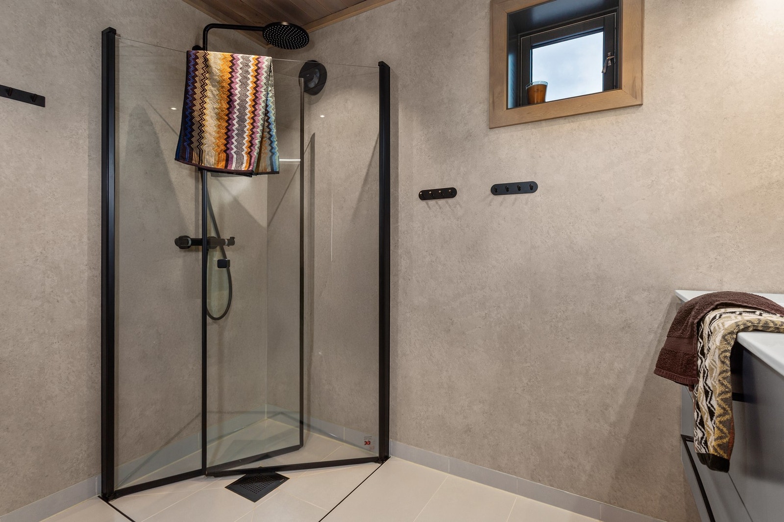 Dusjhjørne. Galleribilde