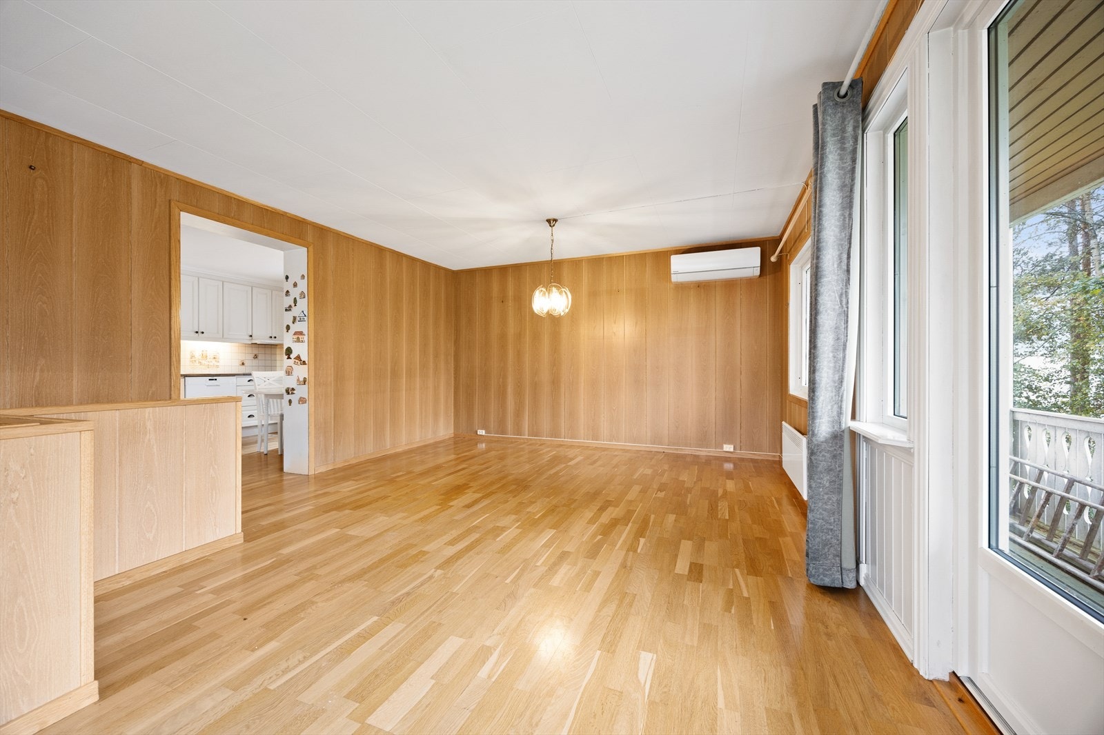 I første etasje har boligen både stue/spisestue og tv-stue. Galleribilde