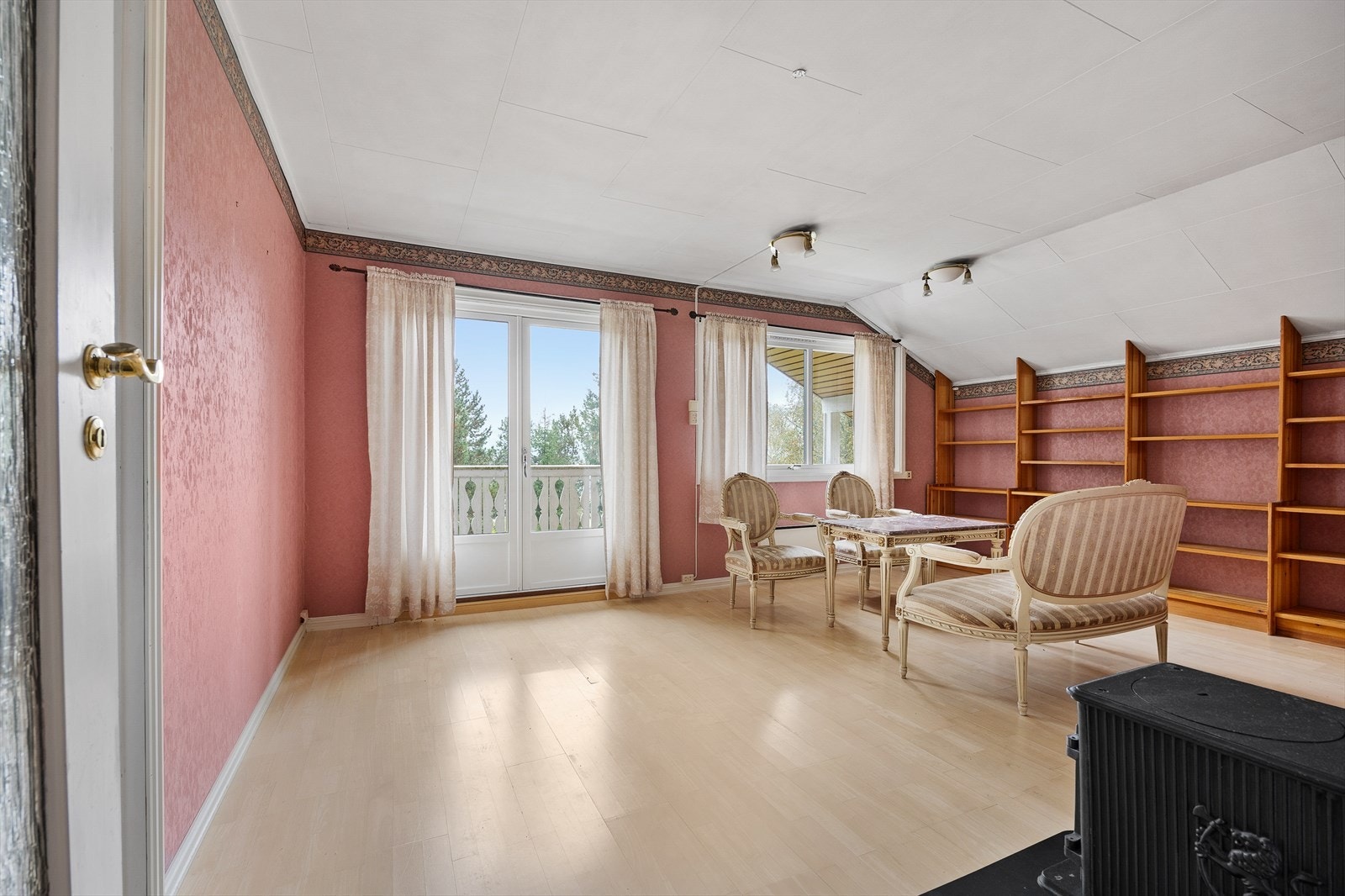 Boligens romslige loftstue - det perfekte ekstrarommet, kanskje spesielt for barnefamilier. Galleribilde