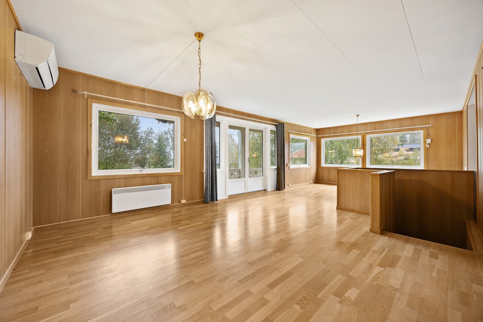 Fra stuen er det trapp ned til kjellerrom. Galleribilde