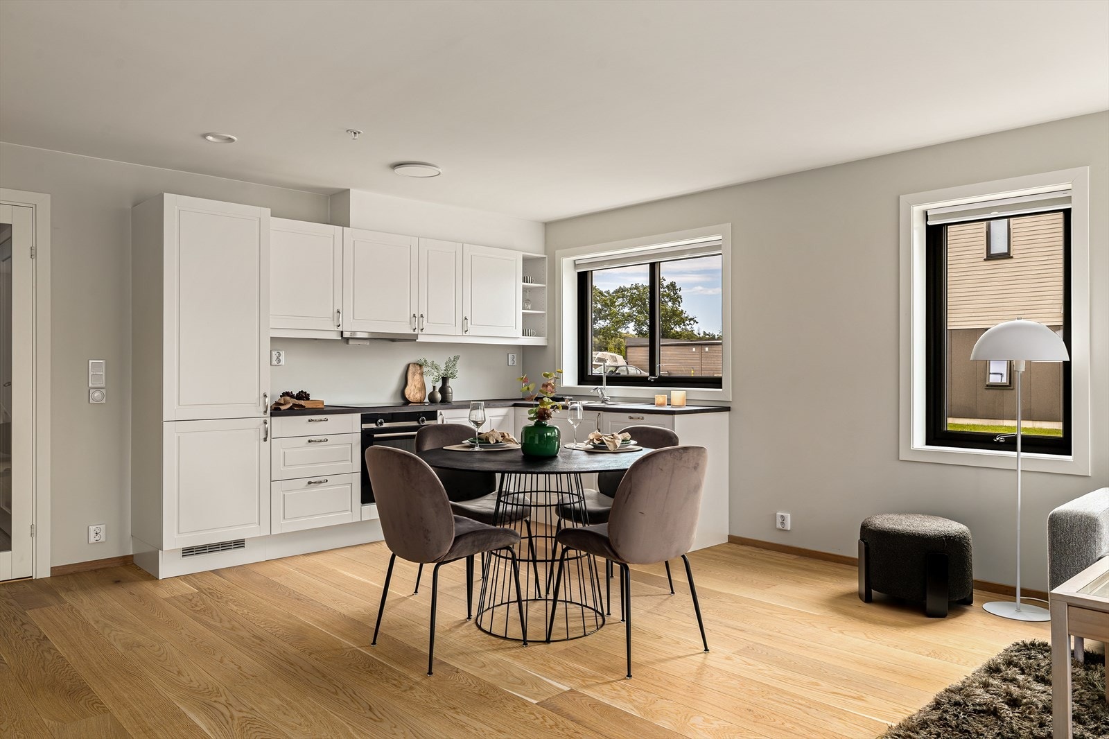 Det er god plass til spisebord i tilknytning til kjøkken Galleribilde