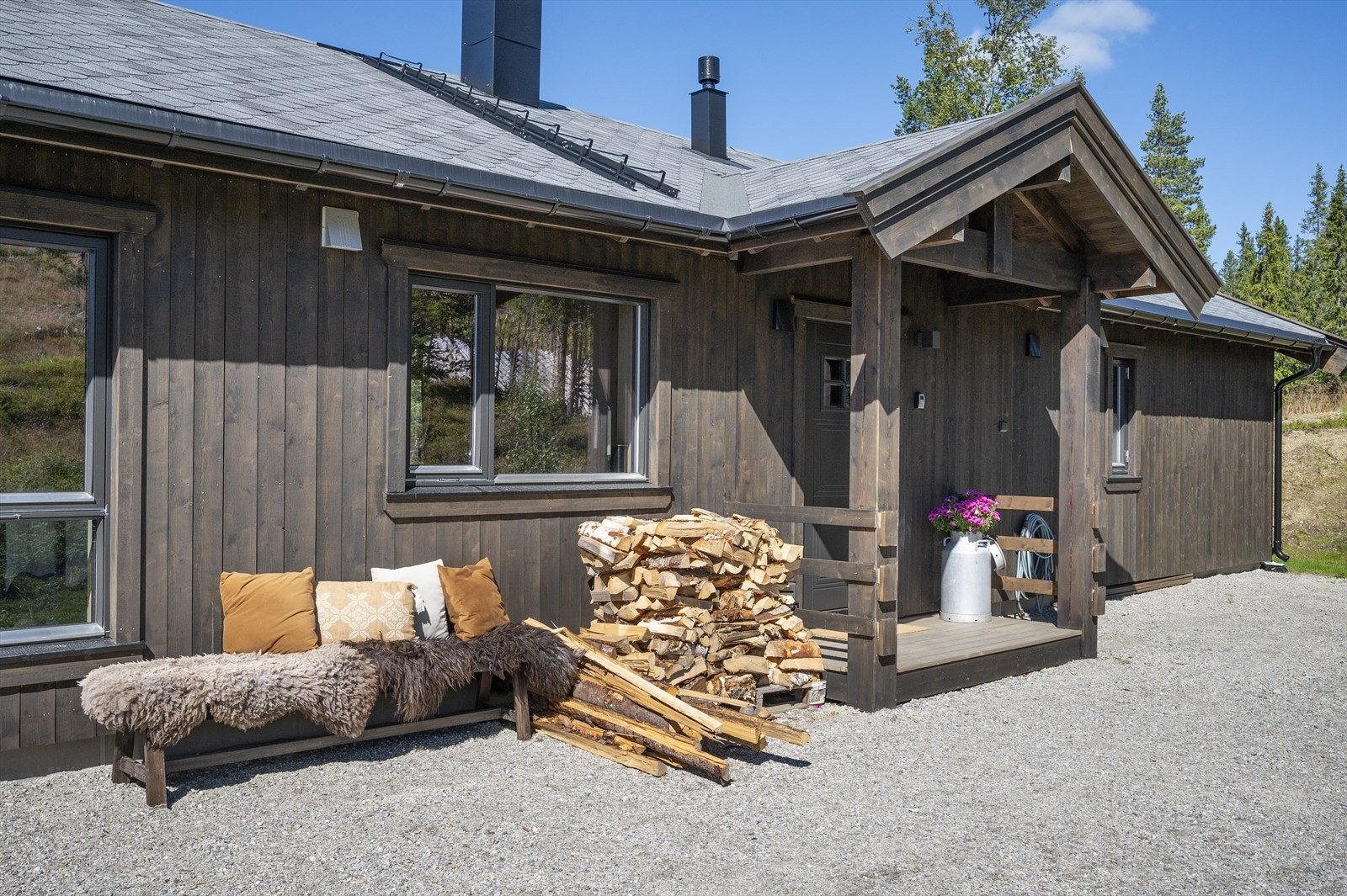 Fint inngangsparti til hytta. Galleribilde