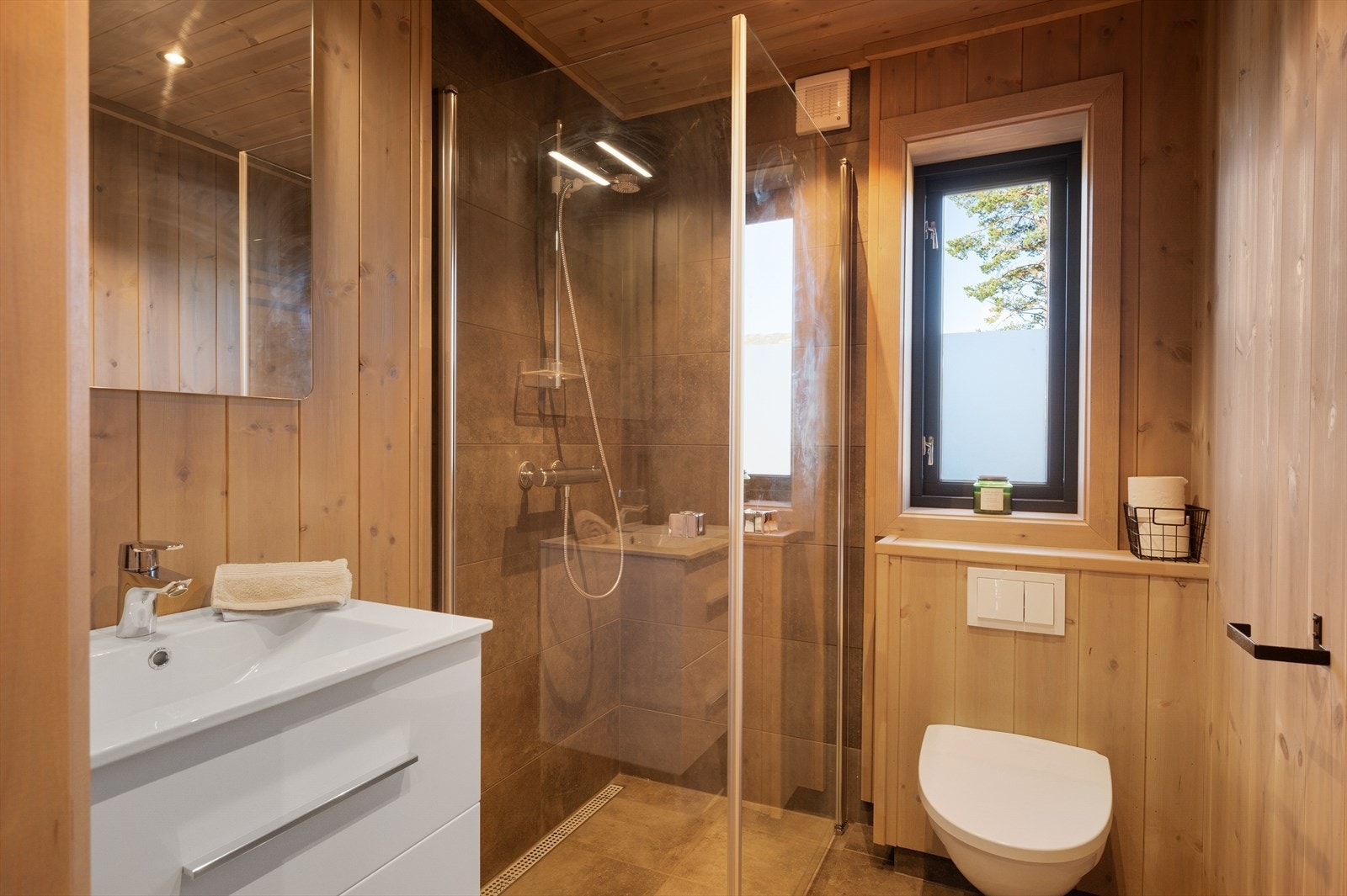 Bad nummer to. Begge baderommene har alt man trenger på et bad. Galleribilde