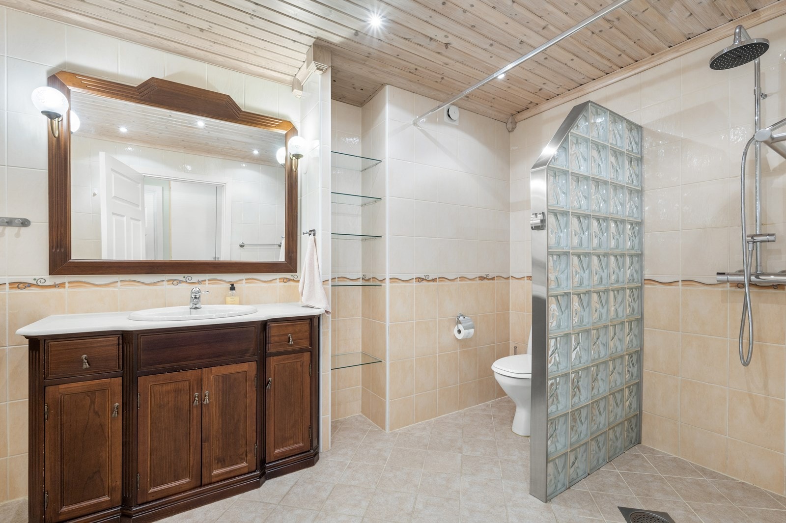 Flislagt bad/wc/vaskerom Galleribilde