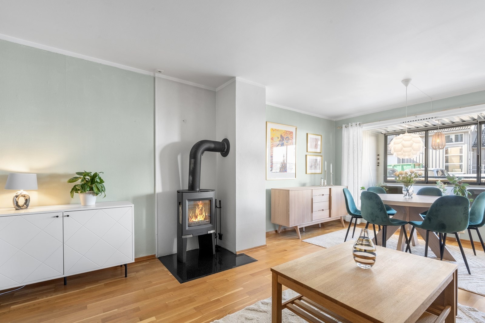 Stuen har peisovn Galleribilde