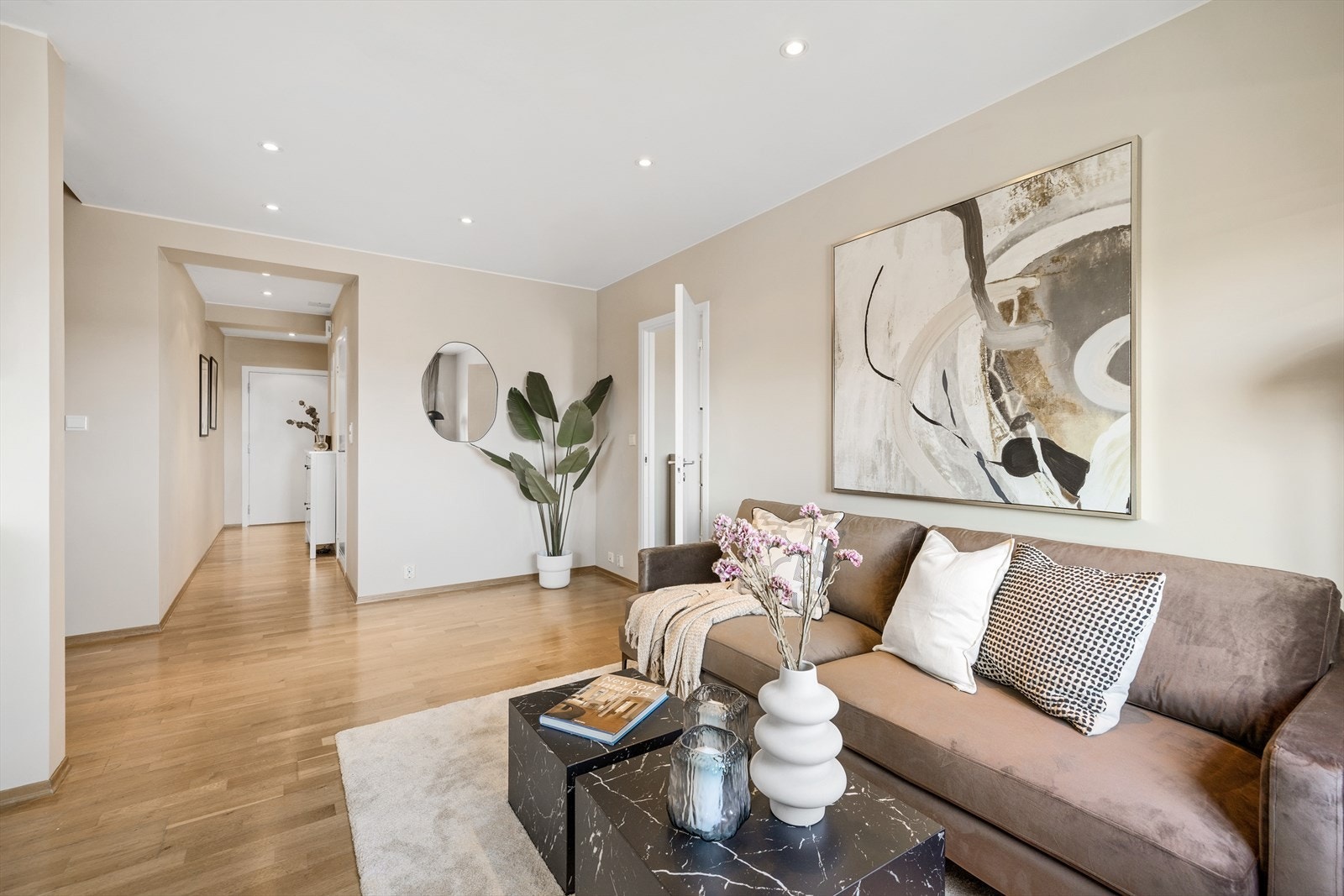 Madeleine Lauritzen v/Notar ønsker velkommen til Tandbergåsen 44E! Galleribilde