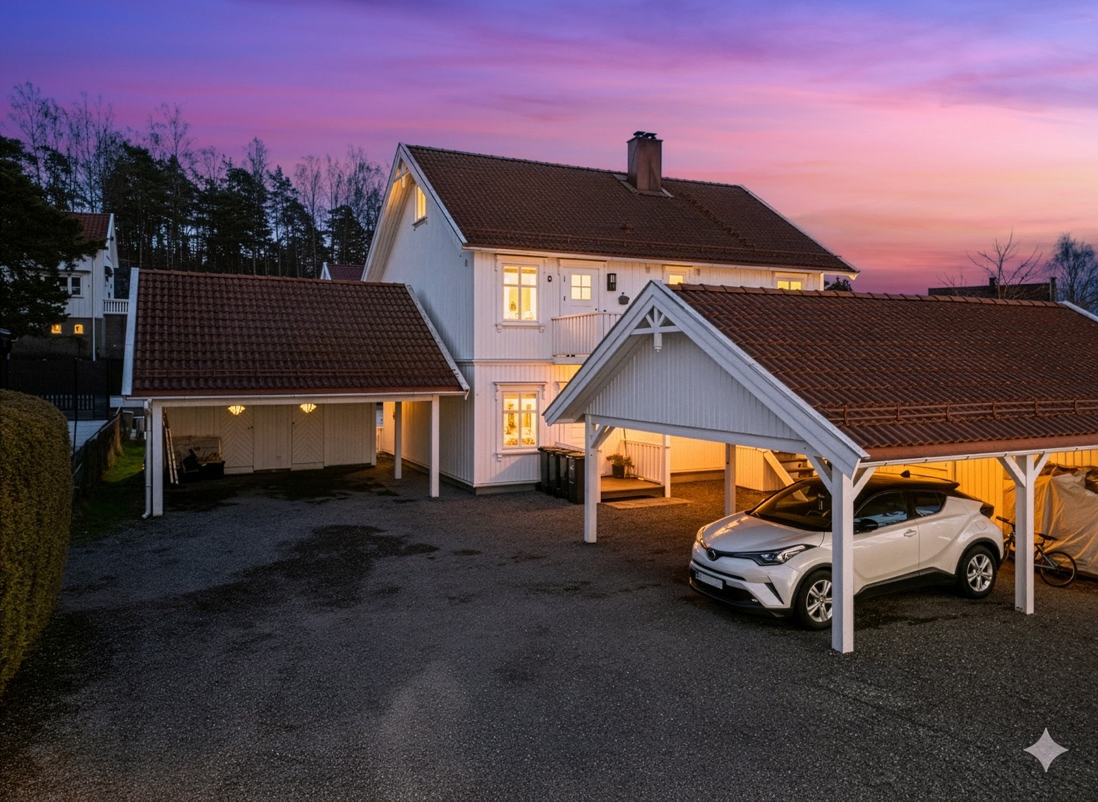 Carport med bod hører til leiligheten, Galleribilde