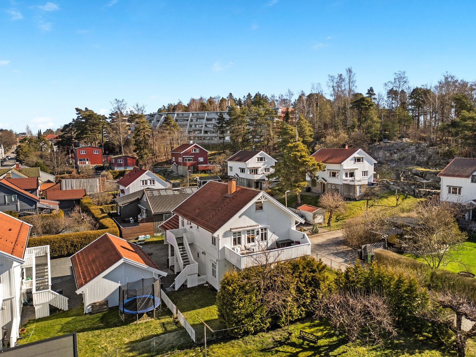 Sameiet består av to horisontaldelte tomannsboliger Galleribilde