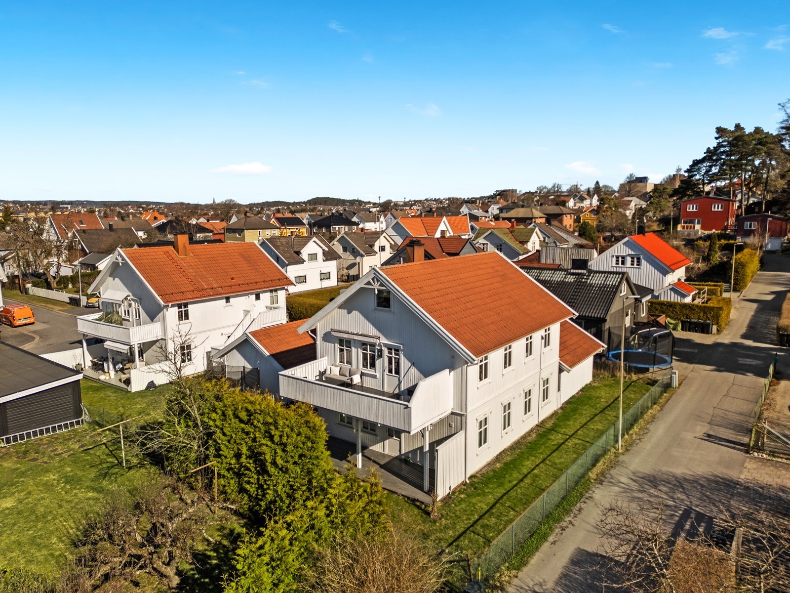Solrik balkong og nær Kulåsparken. Galleribilde
