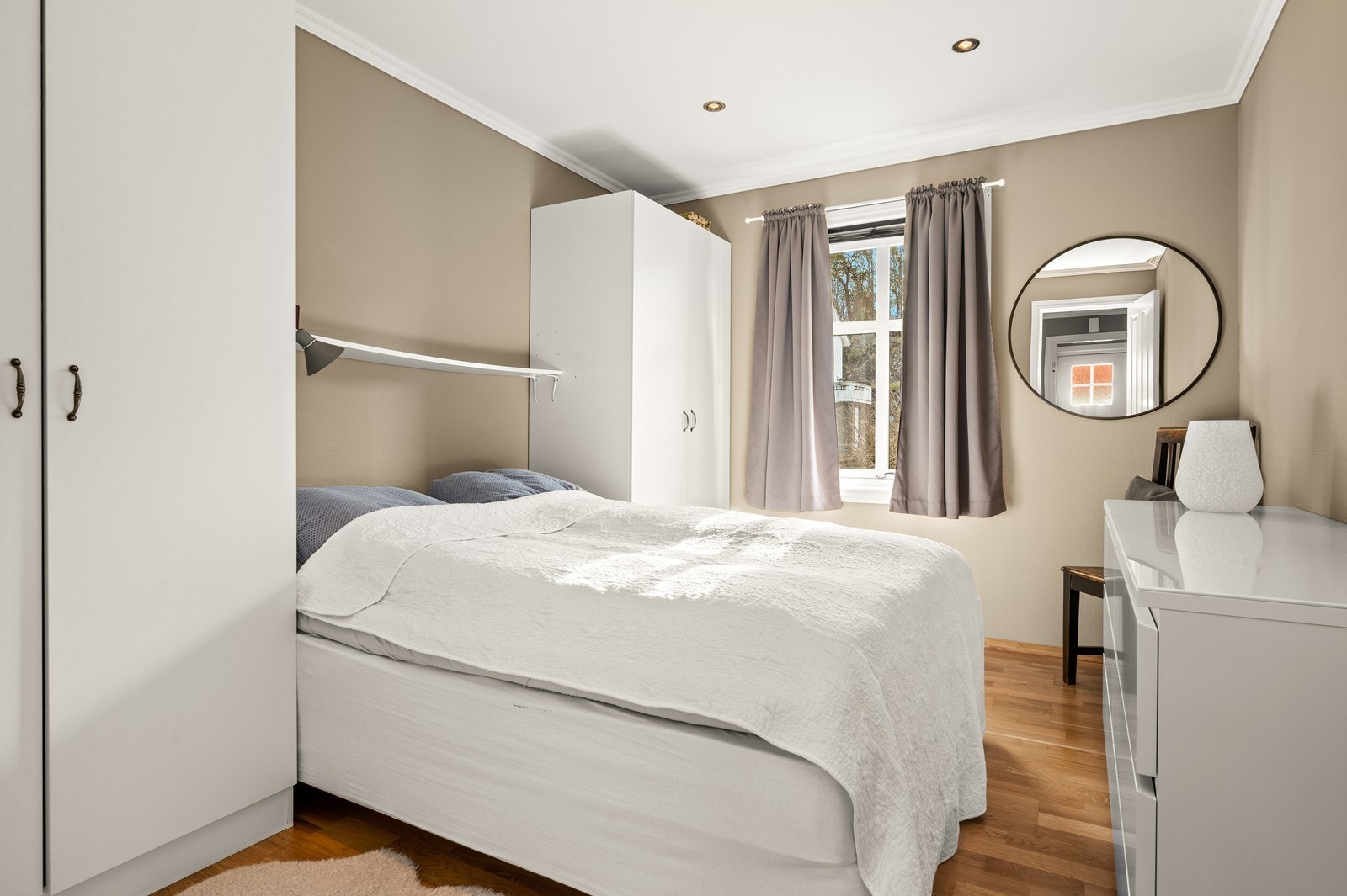 Soverom i 2 etasje er av god størrelse Galleribilde