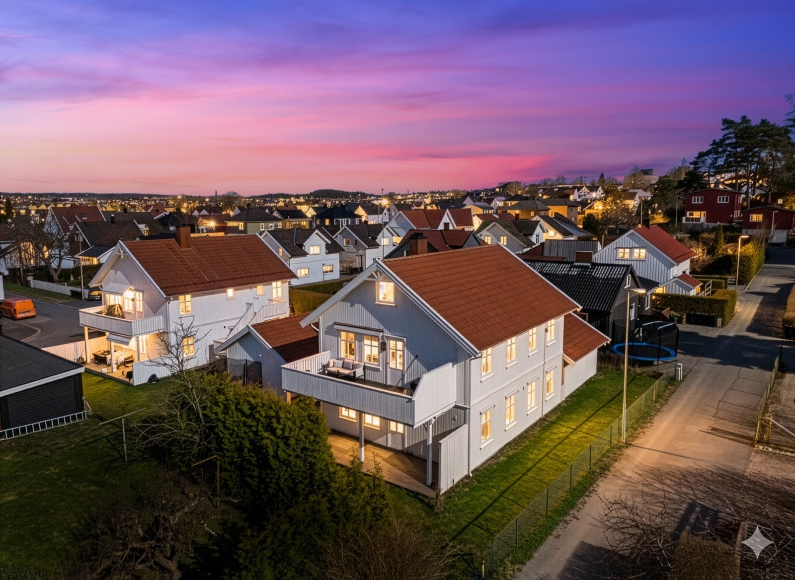 Eiendommen er en del av sameie med totalt 4 boenheter Galleribilde