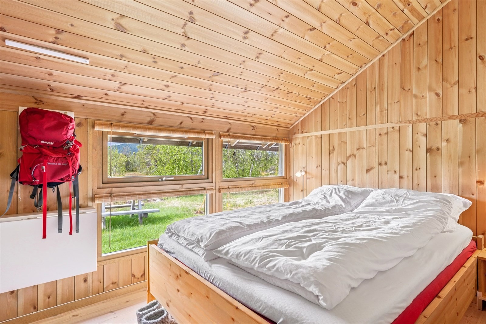 3 gode soverom sørger for nok soveplasser til hele familien og hyttebesøkende. Galleribilde