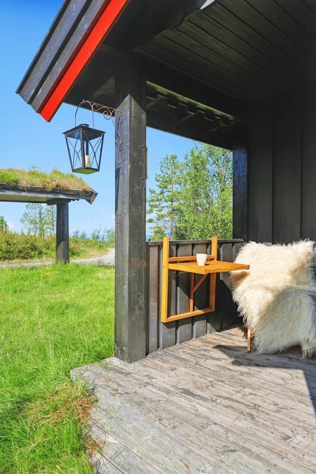 Utenfor annekset er det en hyggelig terrasse. Galleribilde